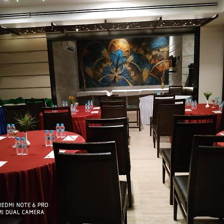 Tarawade Clarks Inn Пюн Екстериор снимка