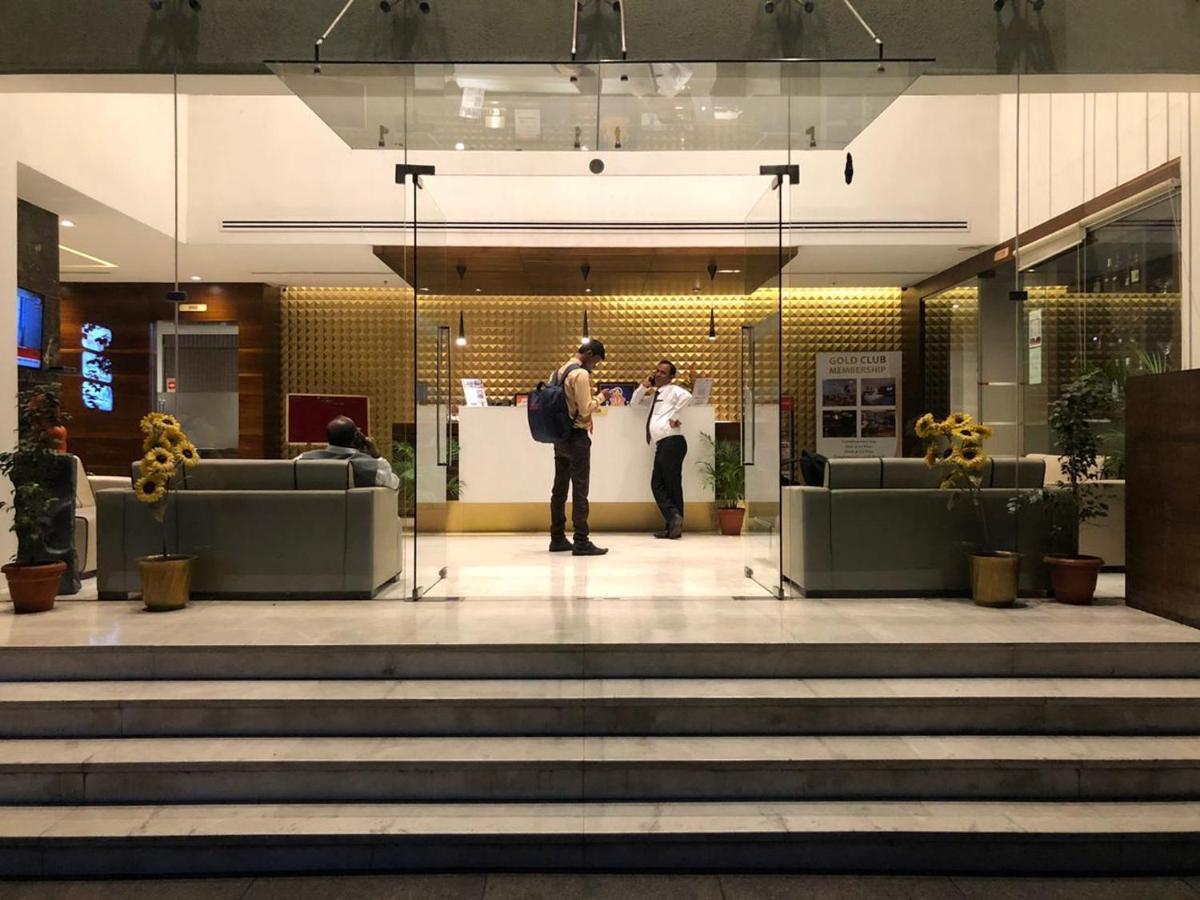 Tarawade Clarks Inn Пюн Екстериор снимка
